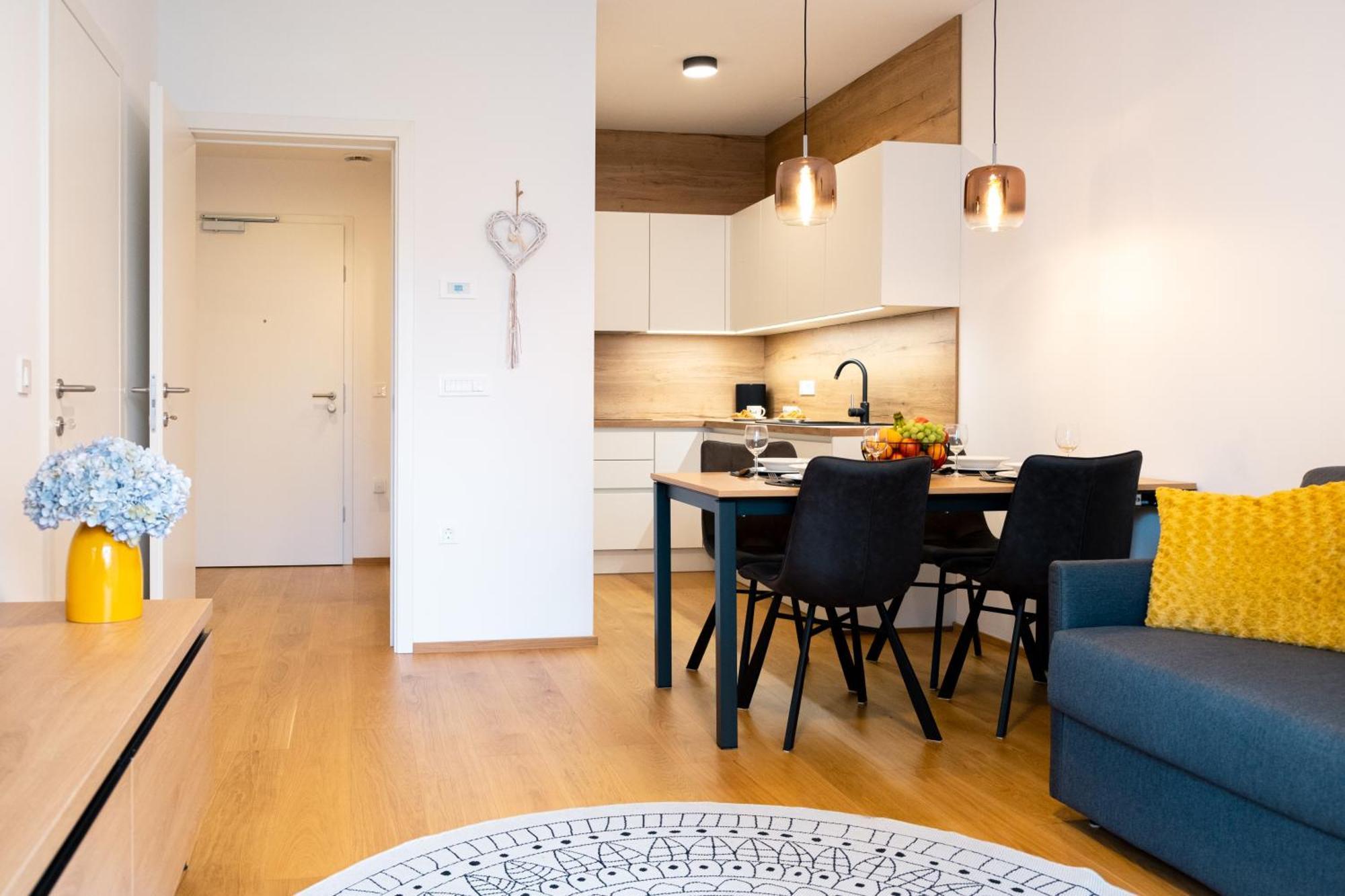Masarykova - Modern 1-bedroom In Center & Free Parking Apartment *
